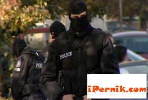 Иззеха дрехи на световноизвестни марки в Перник 09_1443250506
