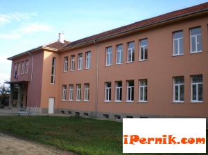 Засилват пропусквателния режим в училищата 10_1444382936