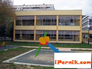 Учителка в детска градина лепяла устите на децата с тиксо, за да не говорят 10_1445587658