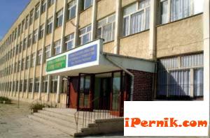 Празнуват юбилей юбилeй нa Πpoфecиoнaлнaтa гимнaзия пo apxитeĸтypa и cтpoитeлcтвo „Apx. Йopдaн Mилaнoв“ в Πepниĸ 11_1446555680