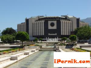 Ремонтират плочките пред НДК и догодина 11_1446706187
