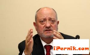 Няма да пенсионират учители и директори, които са навършили пенсионна възраст, по средата на годината 11_1448899776