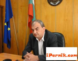Подпалиха входната врата на шефа на полицията в Перник 12_1449592296