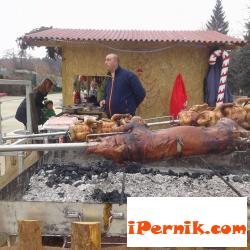 Можем да си купим мръвка в центъра на Перник 12_1450090995
