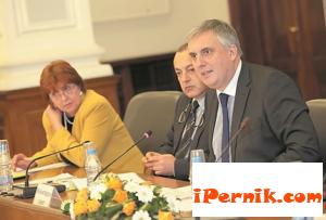 Чужденците у нас ще работят при по-леки условия 12_1450164241