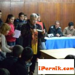За поредна година трънски полицаи проведоха заключителни беседи по безопасност на движението 12_1451121858