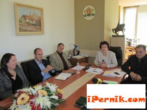 Кметският екип на Община Перник ще обикаля на Сурва 01_1452590779