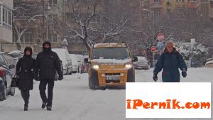 Непочистените и заледени тротоари и улици препълниха "Пирогов" 01_1453972470