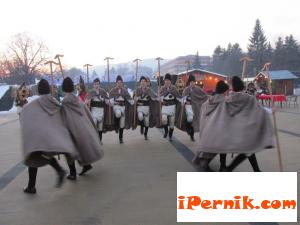 Вяра Церовска откри сурвакарското село в Перник 01_1453973753