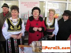 Подредиха кулинарна изложба за Сурва 01_1454225600