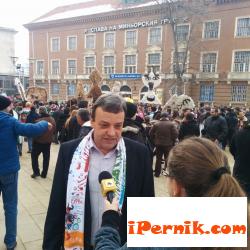 Областният управител на Перник поздрави организаторите на Сурва 02_1454311768