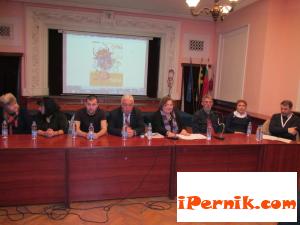 Сурвакарите  на с. Долна Секирна са тазгодишният носител на златната маска от Сурва 02_1454315860