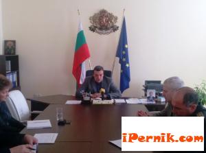 Сурва е докарала 8 000 коли в Перник 02_1454575538
