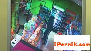 Продавачка в магазин прогони въоръжен крадец с парцал за под 02_1455603890