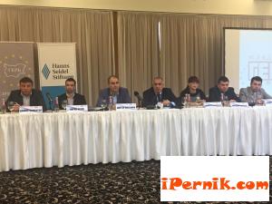 Младежи от Перник участваха в седмия Зимен университет на младежката структура на ГЕРБ 02_1456653983