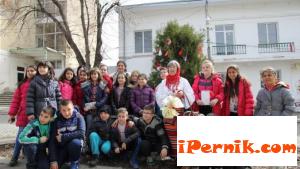 Деца украсиха центъра на Радомир за Баба Марта 03_1456824110