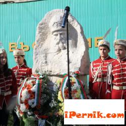 Радомирци отпразнуваха 3 март с огромен трибагреник 03_1457168319