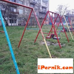 Майки настояват за възстановяване на детски площадки 03_1458891663