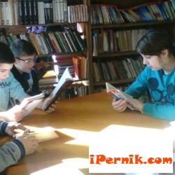 Ученици от втори до пети клас направиха най-дългия читателски дневник 04_1459662745