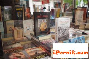 Книги за 100 млн. лв. четем на година 04_1460211172