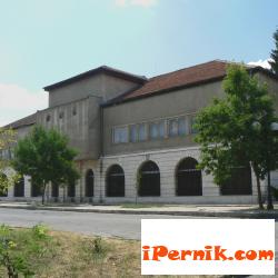 Показват златен нагръдник в Регионалният исторически музей в Перник 04_1461340868