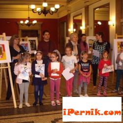 В Двореца на културата има изложба от детски рисунки 04_1461421271