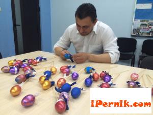 Младежите от ГЕРБ-Перник ще раздават яйца на перничани 04_1461815107