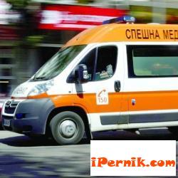 В Перник се нахвърлиха на линейка 05_1462332630
