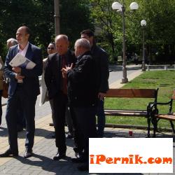 Приключи кампанията „Успешни заедно“ съвместно с Пернишкият Областен информационен център 05_1462801570