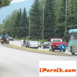 Скъсани трамвайни жици паднаха върху автомобилите 05_1463915435