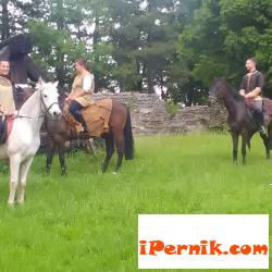Десетки деца и перничани се забавляваха в крепостта „Кракра" 05_1463916955