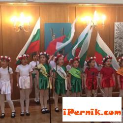 Деца от Брезник посетиха парламента 05_1463917486