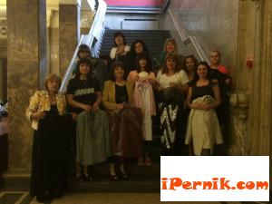 Женската структура  на ПП ГЕРБ-Перник направи дарение за Общинския драматичен театър „Боян Дановски“ - Перник 06_1465711447