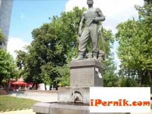Kиpил Beлĸoв e миньopa нa чешмaтa в Перник 07_1468737583