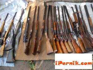 Пенсионери продават стари пушки, за да си платят тока 09_1474607229