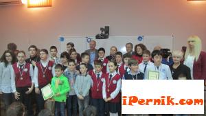 Ученици в Перник получиха награди от математическо състезание 12_1481354020