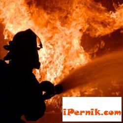 Дограма и имущество са унищожени при пожар на апартамент в Перник 12_1481356274