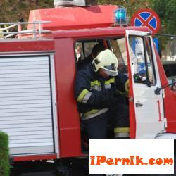 Изгоряла е кола в Перник 12_1481869345