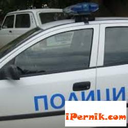 Акумулатори, авто СД уредба, пари, лични документи и вещи са откраднати от четири леки автомобила в Перник 01_1483683253