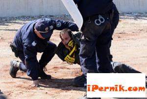 Полицай и фен на Миньор Перник