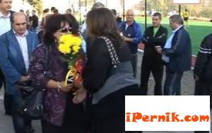 футболното игрище в пернишкия квартал „Тева” потъва.