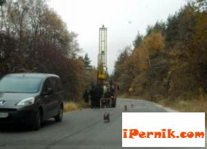 Сонда взема проби от мястото на свличанията