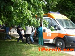 Линейка на 24 май помагаше на припаднали от жегата