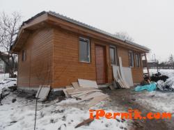 Спряха строежа на сглобяемите къщи заради неизрядни документи сн.pernikmedia.net