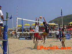 Две пернишки двойки на турнир по плажен волейбол 07_1373867952