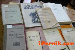 В регионалната библиотека „Светослав Минков” в Перник се съхраняват книги в областта на краезнанието 04_1397026474