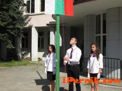 Националният флаг беше издигнат в училищата 06_1403781836