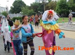 Деца и родители се събраха пред Двореца на културата в Перник 07_1406273898
