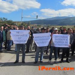 Миньори и енергетици от Перник блокираха днес Главен път Е-79 09_1411560181