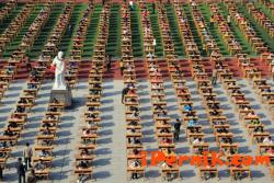 Китайчета полагат изпит на открито, за да не преписват 11_1416574985